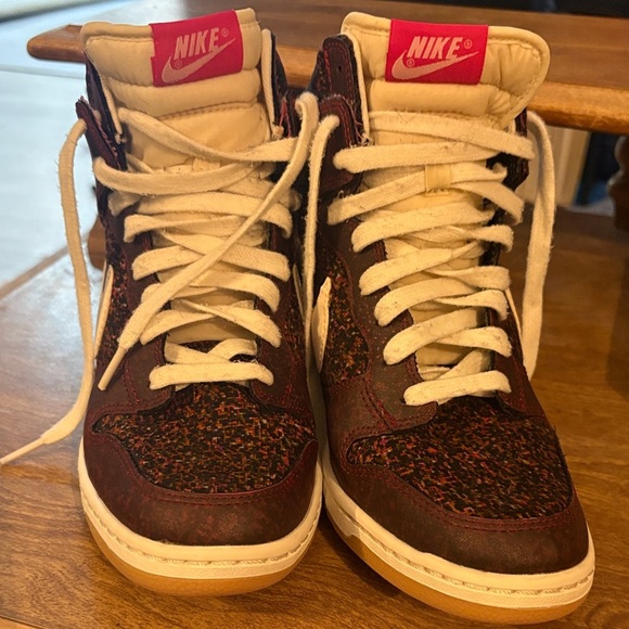 Nike High-Top Sneakers in Maroon and Cream - Picture 6 of 7